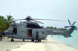 Un hélicoptère Super Puma de l’armée de l’air