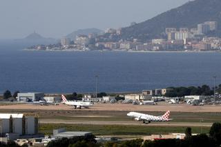 Un Airbus 320 de la compagnie Volotea décolle de l’aéroport Ajaccio-Napoléon Bonaparte le 14 octobre 2023. Un Airbus 320 de la compagnie Volotea décolle de l’aéroport Ajaccio-Napoléon Bonaparte le 14 octobre 2023.