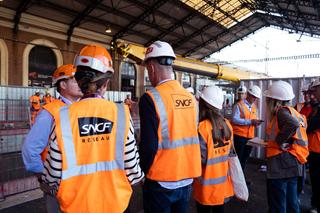 Des agents de SNCF Réseau contrôlent des travaux d’aménagements à la gare de Toulouse Matabiau, le 12 novembre 2022. Des agents de SNCF Réseau contrôlent des travaux d’aménagements à la gare de Toulouse Matabiau, le 12 novembre 2022.
