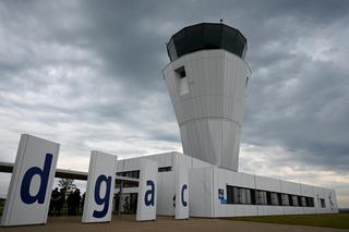 La tour de contrôle et les bureaux de la Direction générale de l'Aviation civile (DGAC) de l’aéroport de Beauvais. La tour de contrôle et les bureaux de la Direction générale de l'Aviation civile (DGAC) de l’aéroport de Beauvais.