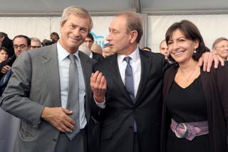 Vincent Bolloré (à gauche), l’ex-maire de Paris Bertrand Delanoë et Anne Hidalgo, lors du premier anniversaire du service Autolib’ à Paris en 2012. Vincent Bolloré (à gauche), l’ex-maire de Paris Bertrand Delanoë et Anne Hidalgo, lors du premier anniversaire du service Autolib’ à Paris en 2012.