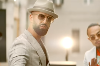 Capture d’écran du clip « Bandit », Az à gauche.