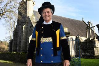 En février 2022, Vincent Bolloré a fêté les 200 ans de son groupe en costume traditionnel breton à Ergué-Gabéric, près de Quimper.