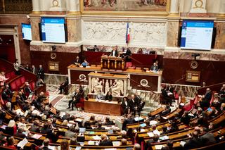 L’application numérique Agora, ouverte aux élus, aux médias et aux citoyens est destinée à favoriser le débat public.