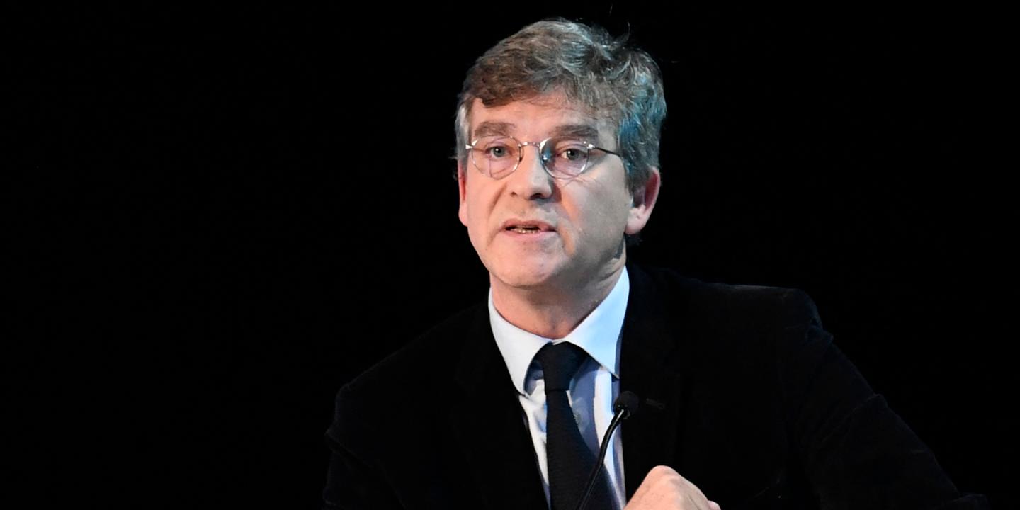 Arnaud Montebourg attaque Fayard (Bolloré) pour obtenir une clause de conscience