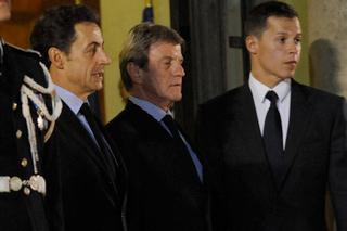 Nicolas Sarkozy, Bernard Kouchner et Boris Boillon sur le perron de l’Elysée