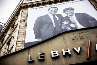 Frédéric Merlin (SGM) et Donald Tang, président exécutif de Shein, s’affichent sur les murs du BHV rue de Rivoli, à Paris 