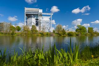 Anciens réacteurs UNGG de la centrale nucléaire EDF de Saint-Laurent-des-Eaux en démantèlement.