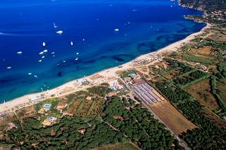 La plage de Pampelonne située sur la presqu'île de Saint Tropez dans le Var. 