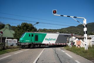 Un train de la société Hexafret, filiale du groupe SNCF, à un passage à niveau à Bourgneuf (Savoie), le 11 septembre 2026. 