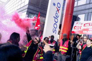 Devant le siege de Sodexo, à Issy-les-Moulineaux, le 22 septembre 2026. 